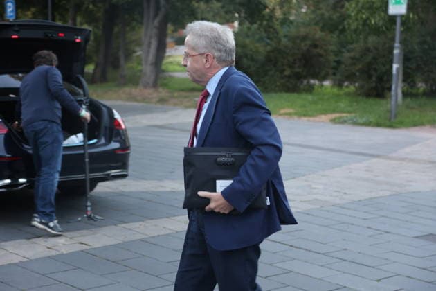 Anhörung AfD-Verbotsverfahren Erfurt, 30.09.2026 Der frühere Chef des Bundesamtes für Verfassungsschutz, Hans-Georg Maaßen auf dem weg zur Anhörung im Thüringer Landtag zum AfD-Verbotsverfahren Thüringen Germany Copyright: xMatthiasxGränzdörferx