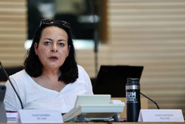 Thueringer Landtag - Justizausschuss 30.09.2026, Erfurt, Thueringer Landtag, Justizausschuss, Muendliche Anhoerung zum Antrag der Fraktion Die Linke: Einleitung eines Parteiverbotsverfahrens gegen die AfD im Bild: Katharina Koenig-Preuss (Die LINKE)