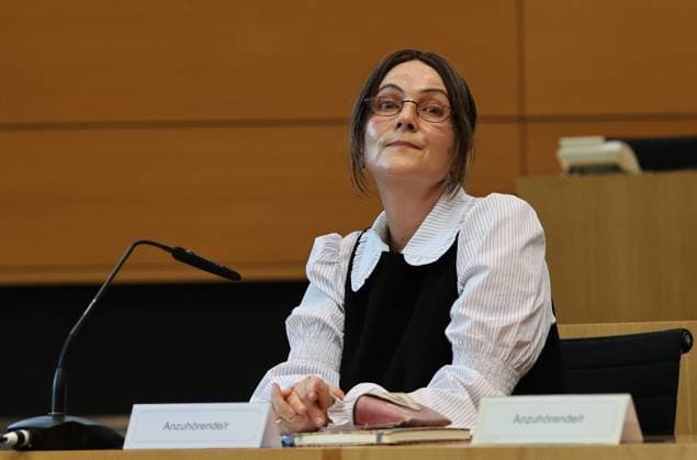 Thueringer Landtag - Justizausschuss 30.09.2026, Erfurt, Thueringer Landtag, Justizausschuss, Muendliche Anhoerung zum Antrag der Fraktion Die Linke: Einleitung eines Parteiverbotsverfahrens gegen die AfD im Bild: Anzuhoerende Prof. Dr. Kathrin Groh