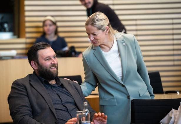 MÜNDLICHE ANHÖRUNG ZU EINEM PARTEIVERBOTSVERFAHREN GEGEN DIE AFD ** NUR FÜR REDAKTIONELLE ZWECKE ** EDITORIAL USE ONLY **<p>30 09 2026-Erfurt: Mündliche Anhörung des Justizausschusses zu einem Parteiverbotsverfahren gegen die AfD auf Bundesebene im Thüringer Landtag¨Den Antrag hatte die Linke-Fraktion gestellt. im Foto: Beate Meißner (CDU), Thüringer Ministerin für Justiz, Migration und Verbraucherschutz, Moritz Kalthoff (SPD) ( Deutschland Thueringen Erfurt Copyright: SaschaxFromm