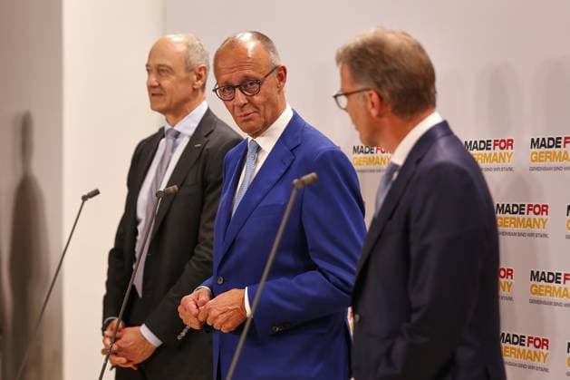 Berlin, Deutschland, 30.09.2026: Siemensstadt: Jahrestreffen der Initiative Made for Germany : Siemens-Chef Roland Busch, Bundeskanzler Friedrich Merz (CDU) und Deutsche-Bank-Chef Christian Sewing geben ein Pressestatement. Copyright: xdtsxNachrichtenagenturx dts_136946