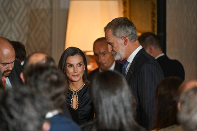 French President Emmanuel Macron and his wife, First Lady Brigitte Macron, at the handover ceremony attended by Their Majesties King Felipe VI and Queen Letizia of Spain at the French residence in Madrid, Spain, on September 30, 2026. The French presidential couple made a two-day official visit to Spain. Christian Liewig Bestimage French President Emmanuel Macron and his wife, First Lady Brigitte Macron, at the reception held in the presence of Their Majesties King Felipe VI and Queen Letizia of Spain at the French Residence in Madrid, Spain, on September 30, 2026. The French presidential couple paid a two-day official visit to Spain. Madrid, Spain Copyright: xChristianxLiewigx xBestimagexChristianxLiewigx xBestimagex