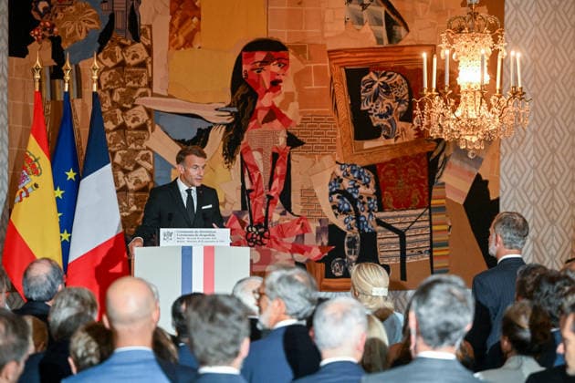 French President Emmanuel Macron and his wife, First Lady Brigitte Macron, at the handover ceremony attended by Their Majesties King Felipe VI and Queen Letizia of Spain at the French residence in Madrid, Spain, on September 30, 2026. The French presidential couple made a two-day official visit to Spain. Christian Liewig Bestimage French President Emmanuel Macron and his wife, First Lady Brigitte Macron, at the reception held in the presence of Their Majesties King Felipe VI and Queen Letizia of Spain at the French Residence in Madrid, Spain, on September 30, 2026. The French presidential couple paid a two-day official visit to Spain. Madrid, Spain Copyright: xChristianxLiewigx xBestimagexChristianxLiewigx xBestimagex