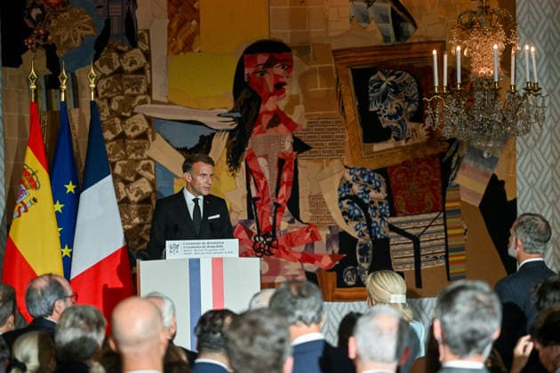 French President Emmanuel Macron and his wife, First Lady Brigitte Macron, at the handover ceremony attended by Their Majesties King Felipe VI and Queen Letizia of Spain at the French residence in Madrid, Spain, on September 30, 2026. The French presidential couple made a two-day official visit to Spain. Christian Liewig Bestimage French President Emmanuel Macron and his wife, First Lady Brigitte Macron, at the reception held in the presence of Their Majesties King Felipe VI and Queen Letizia of Spain at the French Residence in Madrid, Spain, on September 30, 2026. The French presidential couple paid a two-day official visit to Spain. Madrid, Spain Copyright: xChristianxLiewigx xBestimagexChristianxLiewigx xBestimagex