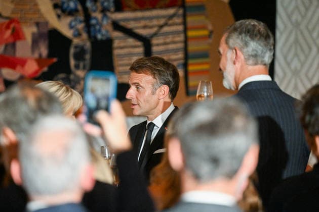 French President Emmanuel Macron and his wife, First Lady Brigitte Macron, at the handover ceremony attended by Their Majesties King Felipe VI and Queen Letizia of Spain at the French residence in Madrid, Spain, on September 30, 2026. The French presidential couple made a two-day official visit to Spain. Christian Liewig Bestimage French President Emmanuel Macron and his wife, First Lady Brigitte Macron, at the reception held in the presence of Their Majesties King Felipe VI and Queen Letizia of Spain at the French Residence in Madrid, Spain, on September 30, 2026. The French presidential couple paid a two-day official visit to Spain. Madrid, Spain Copyright: xChristianxLiewigx xBestimagexChristianxLiewigx xBestimagex