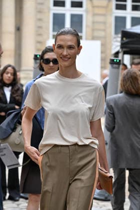 PFW Stella McCartney Outside Arrivals JR Karlie Kloss arriving at the Stella McCartney show during Paris Fashion Week, in Paris, France on 30 September 2026. Photo by Julien Reynaud APS-Medias ABACAPRESS.COM Paris France  Copyright: xReynaudxJulien APS-Medias ABACAx
