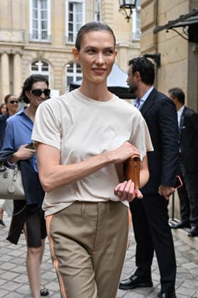 PFW Stella McCartney Outside Arrivals JR Karlie Kloss arriving at the Stella McCartney show during Paris Fashion Week, in Paris, France on 30 September 2026. Photo by Julien Reynaud APS-Medias ABACAPRESS.COM Paris France  Copyright: xReynaudxJulien APS-Medias ABACAx