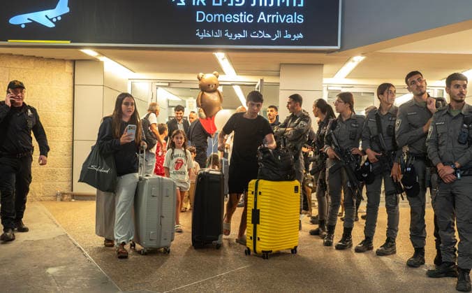 Passengers depart Ben Gurion International Airport after experiencing an attempted attack aboard a Fly Dubai flight in Lod, Israel on Wednesday, September 30, 2026. The Fly Dubai jet liner was transporting 180 passengers when a co-pilot, who was subdued by passengers, attempted to crash the plane as it approached Tel Aviv.  ISR20260608103 JimxHollander