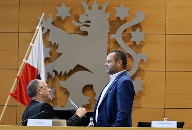 Thueringer Landtag - Justizausschuss 30.09.2026, Erfurt, Thueringer Landtag, Justizausschuss, Muendliche Anhoerung zum Antrag der Fraktion Die Linke: Einleitung eines Parteiverbotsverfahrens gegen die AfD im Bild: Vorsitzender Ringo Muehlmann (AfD) und Torsten Czuppon (AfD)