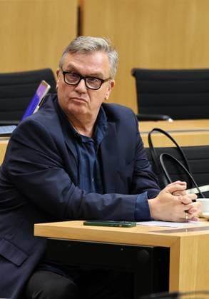 Thueringer Landtag - Justizausschuss 30.09.2026, Erfurt, Thueringer Landtag, Justizausschuss, Muendliche Anhoerung zum Antrag der Fraktion Die Linke: Einleitung eines Parteiverbotsverfahrens gegen die AfD im Bild: Anzuhoerender Hape Kerkeling