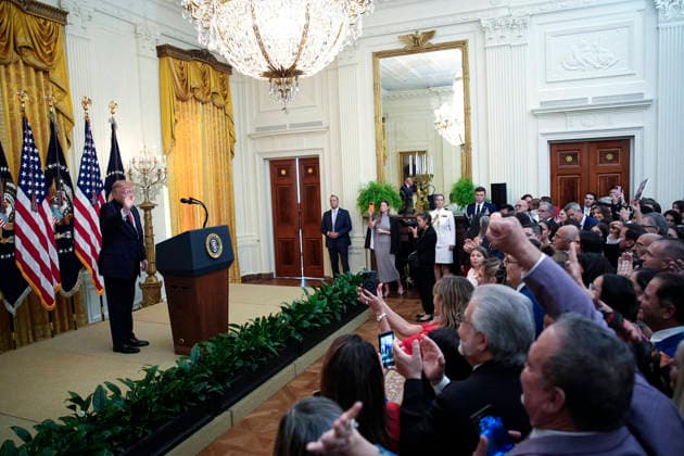 Donald Trump on Hispanic Heritage Month Celebration - Washington US President Donald Trump speaks during the Hispanic Heritage Month Celebration in the East Room of the White House in Washington on September 30, 2026. Photo by Yuri Gripas ABACAPRESS.COM Washington DC United States  Copyright: xPool ABACAx