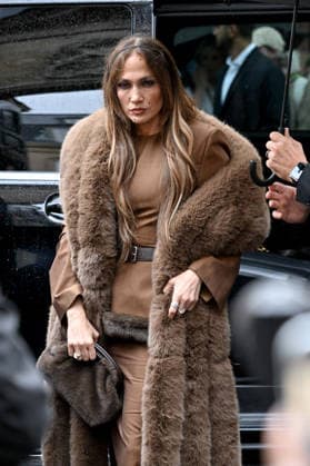 PFW Stella McCartney Outside Arrivals JR Jennifer Lopez arriving at the Stella McCartney show during Paris Fashion Week, in Paris, France on 30 September 2026. Photo by Julien Reynaud APS-Medias ABACAPRESS.COM Paris France  Copyright: xReynaudxJulien APS-Medias ABACAx