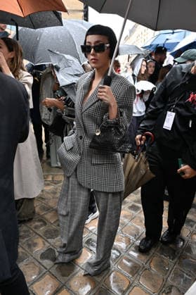 PFW Stella McCartney Outside Arrivals JR Kiwi Lee arriving at the Stella McCartney show during Paris Fashion Week, in Paris, France on 30 September 2026. Photo by Julien Reynaud APS-Medias ABACAPRESS.COM Paris France  Copyright: xReynaudxJulien APS-Medias ABACAx