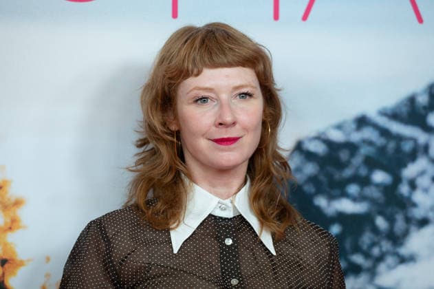 Sarah BAUERETT, Schauspielerin, Portraet, Porträt, Portrait, Angeschnittenes Einzelbild, Einzelmotiv, Roter Teppich, Red Carpet Show, Ankunft, arrival, Filmpremiere Frau Winkler verlaesst das Haus,, am 30.09.2026, in der Lichtburg in Essen,