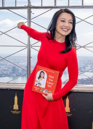 September 30, 2026, New York, New York, USA: MING NA WEN visits the Empire State Building in New York to celebrate the release of her debut cookbook and memoir, Have You Eaten Yet? 30 September 2026 New York USA  - ZUMAa265 20260930_zep_a265_021 Copyright: xEricxAcquayex