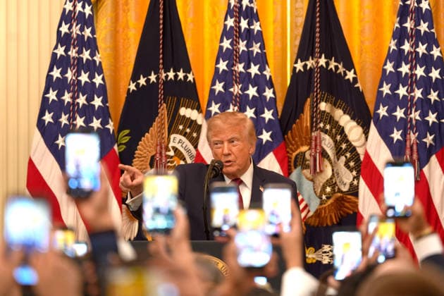 U.S. President Donald Trump speaks during Hispanic Heritage Month celebrations in Washington, D.C., United States, 30 September 2026. Trump reinstated the Hispanic Heritage Month celebration at the White House—which was not held last year—one month before the midterm elections, in which polls show a decline in Latino support for Republicans. Trump revives Hispanic Heritage Month celebrations while losing the latino vote !ACHTUNG: NUR REDAKTIONELLE NUTZUNG!  Copyright: xOctavioxGuzmánx AME1596 20260930-55021550478_1