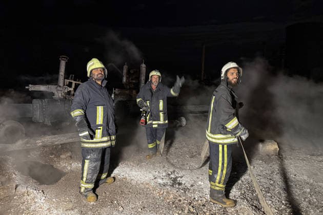 Three power plants in Syria shut down after gas pipeline explosion DAMASCUS, SYRIA - SEPTEMBER 30: Firefighters and civil defense teams respond to a fire following an explosion in a gas pipeline at the Tishrin Power Plant in Damascus, Syria on September 30, 2026. The Syrian Electricity Company (SEC) reports that the Deir Ali, Nasiriyah and Tishrin power plants are out of service due to the explosion. Halit Akasa Anadolu Damascus Syria. Editorial use only. Please get in touch for any other usage.  Copyright: x2026xAnadoluxHalitxAkasax