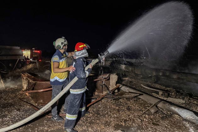 Three power plants in Syria shut down after gas pipeline explosion DAMASCUS, SYRIA - SEPTEMBER 30: Firefighters and civil defense teams respond to a fire following an explosion in a gas pipeline at the Tishrin Power Plant in Damascus, Syria on September 30, 2026. The Syrian Electricity Company (SEC) reports that the Deir Ali, Nasiriyah and Tishrin power plants are out of service due to the explosion. Halit Akasa Anadolu Damascus Syria. Editorial use only. Please get in touch for any other usage.  Copyright: x2026xAnadoluxHalitxAkasax