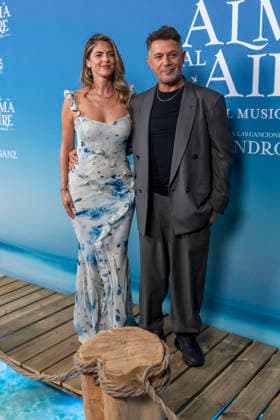 September 30, 2026, Madrid, Madrid, Spain: STEPHANIE CAYO and ALEJANDRO SANZ attend the premiere of the musical EL ALMA AL AIRE, featuring songs by Alejandro Sanz, at the Teatro Ocaso Coliseum in Madrid on September 30, 2026, in Madrid, Spain. Madrid Spain  - ZUMAc312 20260930_zsp_c312_040 Copyright: xOscarxManuelxSanchezx
