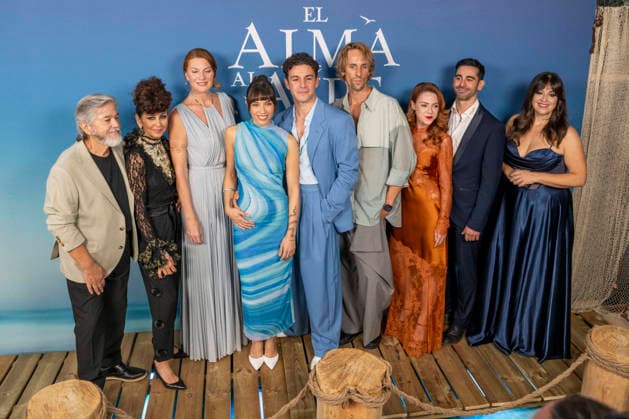 September 30, 2026, Madrid, Madrid, Spain: (L-R) ANTONIO MM - INMA LA CARBONERA - MIRIAM MADRID - AMANDA DIGON - PEPE NUFRIO - HUGO RUIZ - LYDIA FAIREN - NATAN SEGADO and INES LEON attend the premiere of the musical EL ALMA AL AIRE, featuring songs by Alejandro Sanz, at the Teatro Ocaso Coliseum in Madrid on September 30, 2026, in Madrid, Spain. Madrid Spain  - ZUMAc312 20260930_zsp_c312_014 Copyright: xOscarxManuelxSanchezx