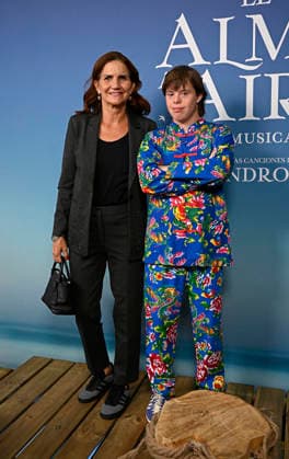 Premiere of the musical El alma al aire, featuring songs by Alejandro Sanz: Samantha Vallejo Nágera and her son Roscón at the premiere of the musical El alma al aire at the Ocaso Coliseum Theater on September 30, 2026, in Madrid, Spain. This new musical, inspired by the songs of Alejandro Sanz, transforms some of the most iconic tracks of his career into the driving force behind a moving story, relatable, and deeply human. A theatrical journey that speaks of freedom, the bonds that sustain us, and the courage needed to pursue what truly matters. MUSICAL PHOTOCALL Madrid, Spain Copyright: xFranciscoxGuerrax 7811573