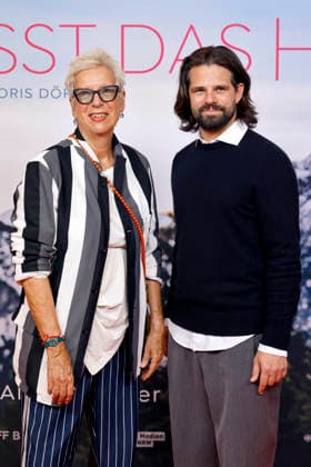 Regisseurin Doris Dörrie und Schauspieler Josef Ellers bei der Premiere von Frau Winkler verlässt das Haus in der Lichtburg. Essen, 30.09.2026 NRW Deutschland Copyright: xChristophxHardtx