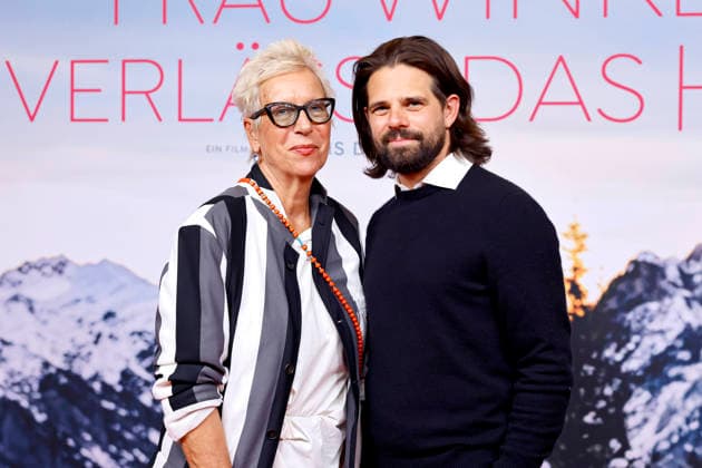 Regisseurin Doris Dörrie und Schauspieler Josef Ellers bei der Premiere von Frau Winkler verlässt das Haus in der Lichtburg. Essen, 30.09.2026 NRW Deutschland Copyright: xChristophxHardtx