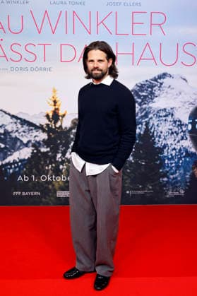Schauspieler Josef Ellers bei der Premiere von Frau Winkler verlässt das Haus in der Lichtburg. Essen, 30.09.2026 NRW Deutschland Copyright: xChristophxHardtx