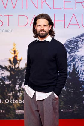 Schauspieler Josef Ellers bei der Premiere von Frau Winkler verlässt das Haus in der Lichtburg. Essen, 30.09.2026 NRW Deutschland Copyright: xChristophxHardtx