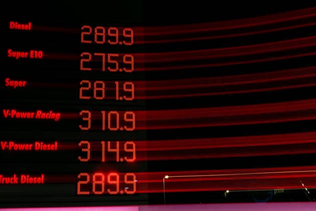 Rekordpreise über 3 Euro an der Autobahnraststätte Peppenhoven vor dem Tankrabatt - 30.09.26 Anzeigetafel mit Rekordpreisen an der Tankstelle der Autobahnraststätte Peppenhoven an der A61 bei Rheinbach in den letzten Stunden vor dem bundesweiten Tankrabatt: Einzelne Kraftstoffsorten kosten bis zu 3,14 Euro pro Liter. Ab dem 1. Oktober sinkt die Energiesteuer um 14 Cent pro Liter, inklusive Mehrwertsteuer werden Benzin und Diesel um rund 17 Cent pro Liter günstiger. Rheinbach Peppenhoven Nordrhein-Westfalen Deutschland Copyright: xMarcxJohnx