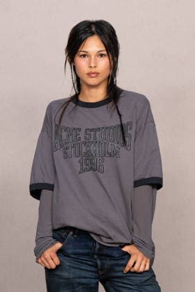 PFW Acne Studios - Photocall LZ Miki attends the Acne Studios Womenswear Spring Summer 2027 show as part of Paris Fashion Week on September 30, 2026 in Paris, France. Photo by Laurent Zabulon ABACAPRESS.COM  Copyright: xZabulonxLaurent ABACAx