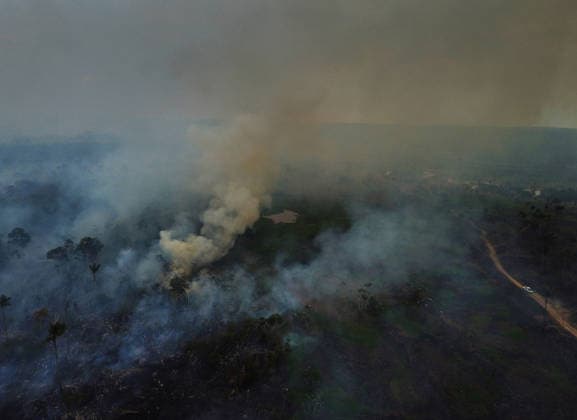 A wildfire burns vegetation near AM-070 highway Aerial image captured by drone shows a wildfire burning a vegetation near AM-070 highway, in the Cacau Pirera district of Iranduba, in Brazilian northern Amazonas state, this Wednesday afternoon, September 30, 2026. The Government of Amazonas declared state of emergency for all 62 municipalities in the state due to severe drought and high temperatures driven by the El Nino phenomenon. Photo: EDMAR BARROS ATO PRESS ESTADAO CONTEUDO Iranduba Amazonas Brazil  Copyright: xEdmarxBarrosx
