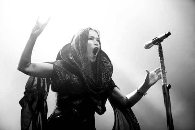 Tarja Turunen alias Tarja bei einem Konzert im Huxleys Neue Welt in Berlin, 30. September 2026. (Foto schwarzweiß konvertiert) Tarja Konzert Berlin