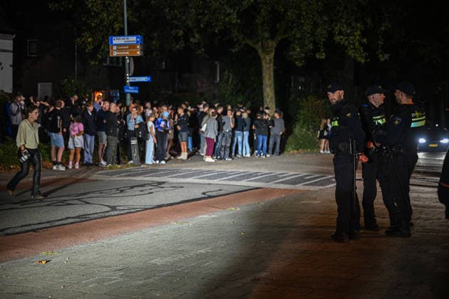 Clashes erupt as anti-asylum protesters confront police in Dutch town of Rhenen RHENEN, NETHERLANDS - SEPTEMBER 30: Protesters clash with riot police outside Rhenen Town Hall during demonstrations against proposed municipal plans to establish an asylum-seeker and refugee reception center in Rhenen, Netherlands on September 30, 2026. Tensions escalated as masked demonstrators launched fireworks at police cordons guarding the building, prompting riot squads to push back crowds and detain multiple individuals as security forces cleared the central square. Mouneb Taim Anadolu Rhenen Netherlands. Editorial use only. Please get in touch for any other usage.  Copyright: x2026xAnadoluxMounebxTaimx