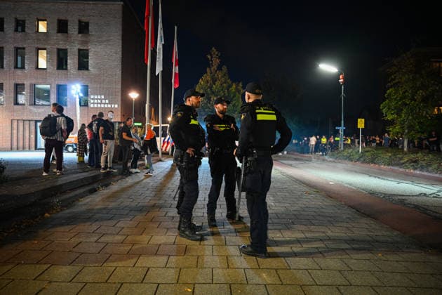 Clashes erupt as anti-asylum protesters confront police in Dutch town of Rhenen RHENEN, NETHERLANDS - SEPTEMBER 30: Protesters clash with riot police outside Rhenen Town Hall during demonstrations against proposed municipal plans to establish an asylum-seeker and refugee reception center in Rhenen, Netherlands on September 30, 2026. Tensions escalated as masked demonstrators launched fireworks at police cordons guarding the building, prompting riot squads to push back crowds and detain multiple individuals as security forces cleared the central square. Mouneb Taim Anadolu Rhenen Netherlands. Editorial use only. Please get in touch for any other usage.  Copyright: x2026xAnadoluxMounebxTaimx