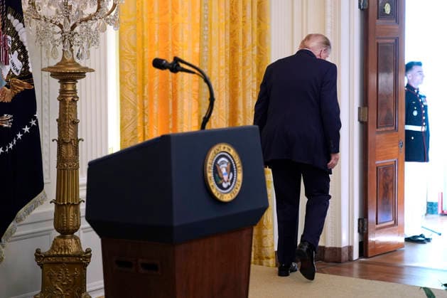 September 30, 2026, Washington, District Of Columbia, USA: United States President Donald J Trump departs after speaking during the Hispanic Heritage Month Celebration in the East Room of the White House in Washington, DC, USA, Wednesday, September 30, 2026 Washington USA  - ZUMAs152 20260930_faa_s152_075 Copyright: xYurixGripasx-xPoolxviaxCNPx