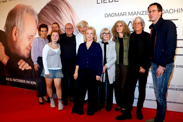 Gast, Anna von Seld, Alexandra Kordes, Joachim Krol, Christoph Hein, Dagmar Manzel, Liane Düsterhöft, Laila Stieler, Andreas Dresen und Björn Hoffmann bei der Premiere des Kinofilms Alte Liebe im Kino International. Berlin, 30.09.2026