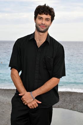 Liam Hellmann Photocall for the film *Only What We Carry*, directed by J Adams, at the 8th edition of the Cinéroman Festival in Nice on September 30, 2026 Bruno Bebert Dominique Jacovides Bestimage Photocall for the film *Only What We Carry*, directed by J Adams, at the 8th edition of the Cinéroman Festival in Nice on September 30, 2026 NICE France  Copyright: xDominiquexJacovidesx-xBrunoxBebertx xBestimagexDominiquexJacovidesx-xBrunoxBebertx xBestimagex