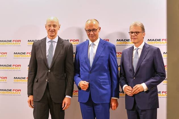 Berlin, Deutschland, 30.09.2026: Siemensstadt: Jahrestreffen der Initiative Made for Germany : Siemens-Chef Roland Busch, Bundeskanzler Friedrich Merz (CDU) und Deutsche-Bank-Chef Christian Sewing geben ein Pressestatement. Copyright: xdtsxNachrichtenagenturx dts_136988