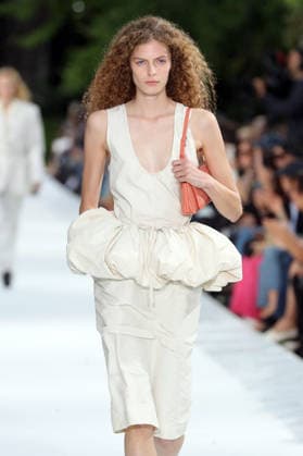 PFW - Stella McCartney Runway A model walks the runway during the Stella McCartney Womenswear Spring Summer 2027 show as part of Paris Fashion Week on September 30, 2026 in Paris, France. Photo by Alain-Gil Gonzalez ABACAPRESS.COM Paris France  Copyright: xGonzalezxAlain-Gil ABACAx