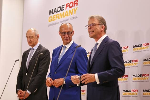 Berlin, Deutschland, 30.09.2026: Siemensstadt: Jahrestreffen der Initiative Made for Germany : Siemens-Chef Roland Busch, Bundeskanzler Friedrich Merz (CDU) und Deutsche-Bank-Chef Christian Sewing geben ein Pressestatement. Copyright: xdtsxNachrichtenagenturx dts_136985