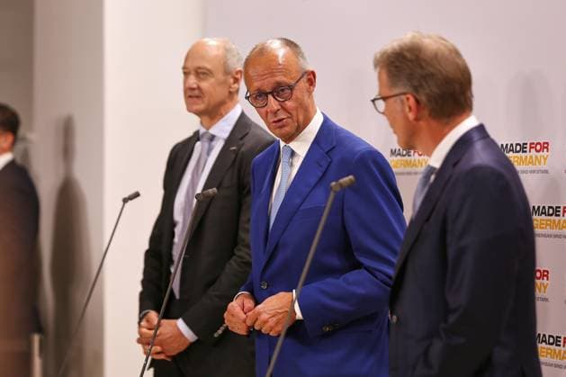 Berlin, Deutschland, 30.09.2026: Siemensstadt: Jahrestreffen der Initiative Made for Germany : Siemens-Chef Roland Busch, Bundeskanzler Friedrich Merz (CDU) und Deutsche-Bank-Chef Christian Sewing geben ein Pressestatement. Copyright: xdtsxNachrichtenagenturx dts_136987