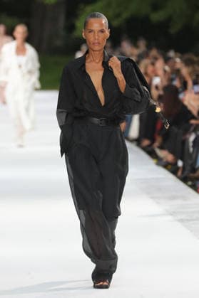 PFW - Stella McCartney Runway A model walks the runway during the Stella McCartney Womenswear Spring Summer 2027 show as part of Paris Fashion Week on September 30, 2026 in Paris, France. Photo by Alain-Gil Gonzalez ABACAPRESS.COM Paris France  Copyright: xGonzalezxAlain-Gil ABACAx
