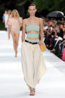 PFW - Stella McCartney Runway A model walks the runway during the Stella McCartney Womenswear Spring Summer 2027 show as part of Paris Fashion Week on September 30, 2026 in Paris, France. Photo by Alain-Gil Gonzalez ABACAPRESS.COM Paris France  Copyright: xGonzalezxAlain-Gil ABACAx