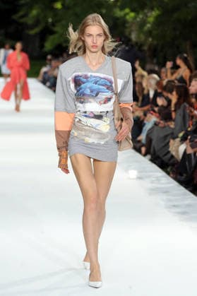 PFW - Stella McCartney Runway A model walks the runway during the Stella McCartney Womenswear Spring Summer 2027 show as part of Paris Fashion Week on September 30, 2026 in Paris, France. Photo by Alain-Gil Gonzalez ABACAPRESS.COM Paris France  Copyright: xGonzalezxAlain-Gil ABACAx