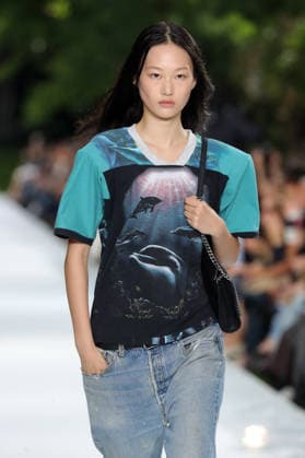 PFW - Stella McCartney Runway A model walks the runway during the Stella McCartney Womenswear Spring Summer 2027 show as part of Paris Fashion Week on September 30, 2026 in Paris, France. Photo by Alain-Gil Gonzalez ABACAPRESS.COM Paris France  Copyright: xGonzalezxAlain-Gil ABACAx