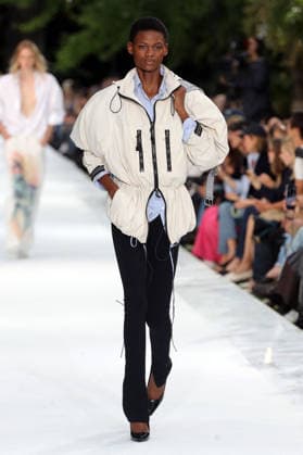 PFW - Stella McCartney Runway A model walks the runway during the Stella McCartney Womenswear Spring Summer 2027 show as part of Paris Fashion Week on September 30, 2026 in Paris, France. Photo by Alain-Gil Gonzalez ABACAPRESS.COM Paris France  Copyright: xGonzalezxAlain-Gil ABACAx