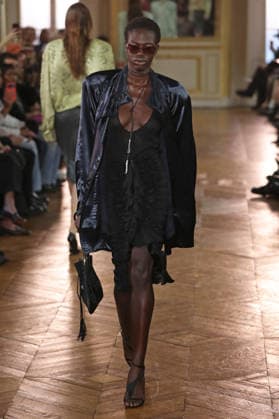 PFW - Balmain Runway A model walks the runway during the Balmain Womenswear Spring Summer 2027 show as part of Paris Fashion Week on September 30, 2026 in Paris, France. Photo by Alain-Gil Gonzalez ABACAPRESS.COM Paris France  Copyright: xGonzalezxAlain-Gil ABACAx