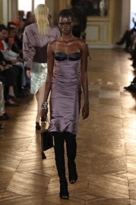 PFW - Balmain Runway A model walks the runway during the Balmain Womenswear Spring Summer 2027 show as part of Paris Fashion Week on September 30, 2026 in Paris, France. Photo by Alain-Gil Gonzalez ABACAPRESS.COM Paris France  Copyright: xGonzalezxAlain-Gil ABACAx