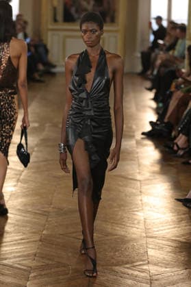 PFW - Balmain Runway A model walks the runway during the Balmain Womenswear Spring Summer 2027 show as part of Paris Fashion Week on September 30, 2026 in Paris, France. Photo by Alain-Gil Gonzalez ABACAPRESS.COM Paris France  Copyright: xGonzalezxAlain-Gil ABACAx